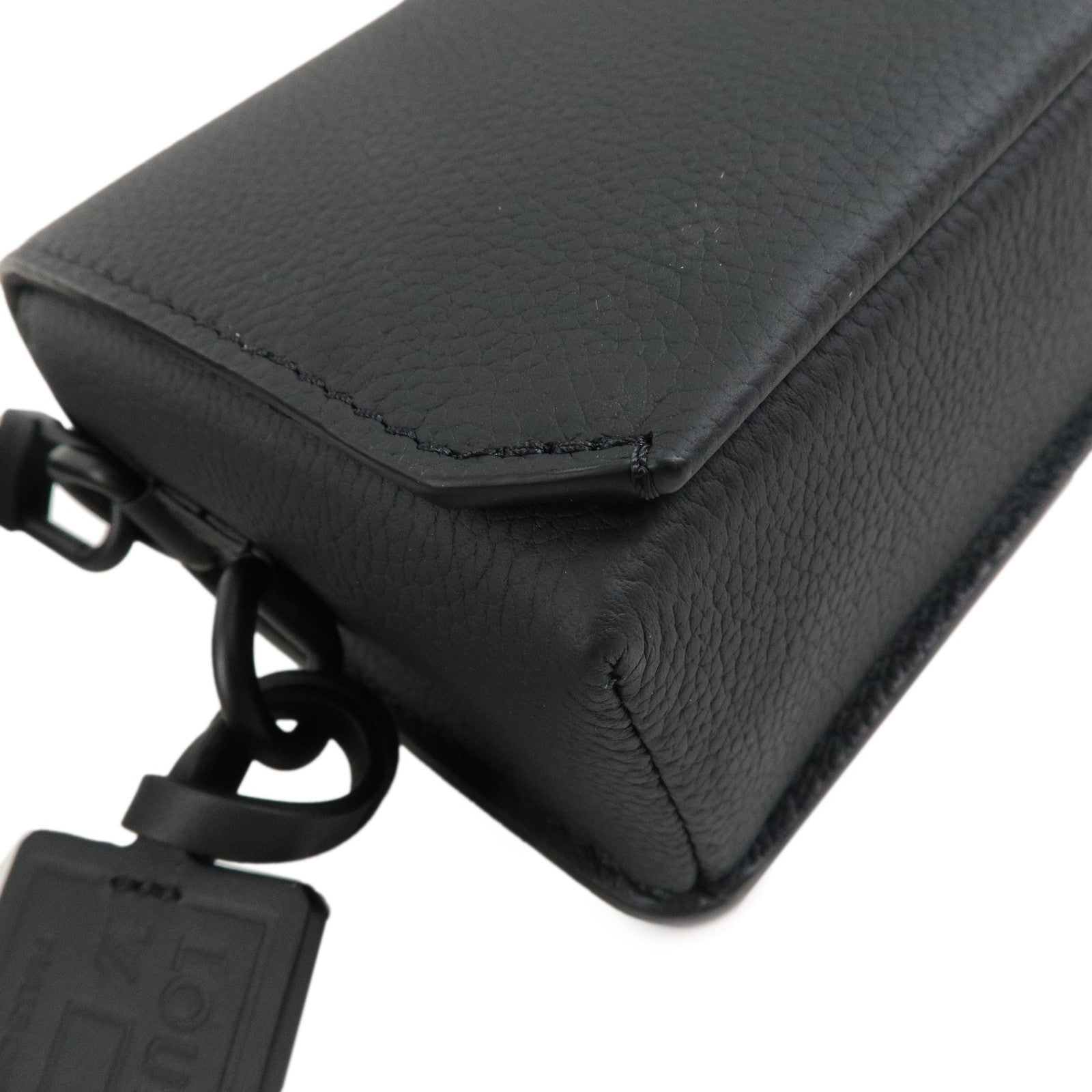 Louis Vuitton Aerogram Fastline Wearable Wallet Black M82085