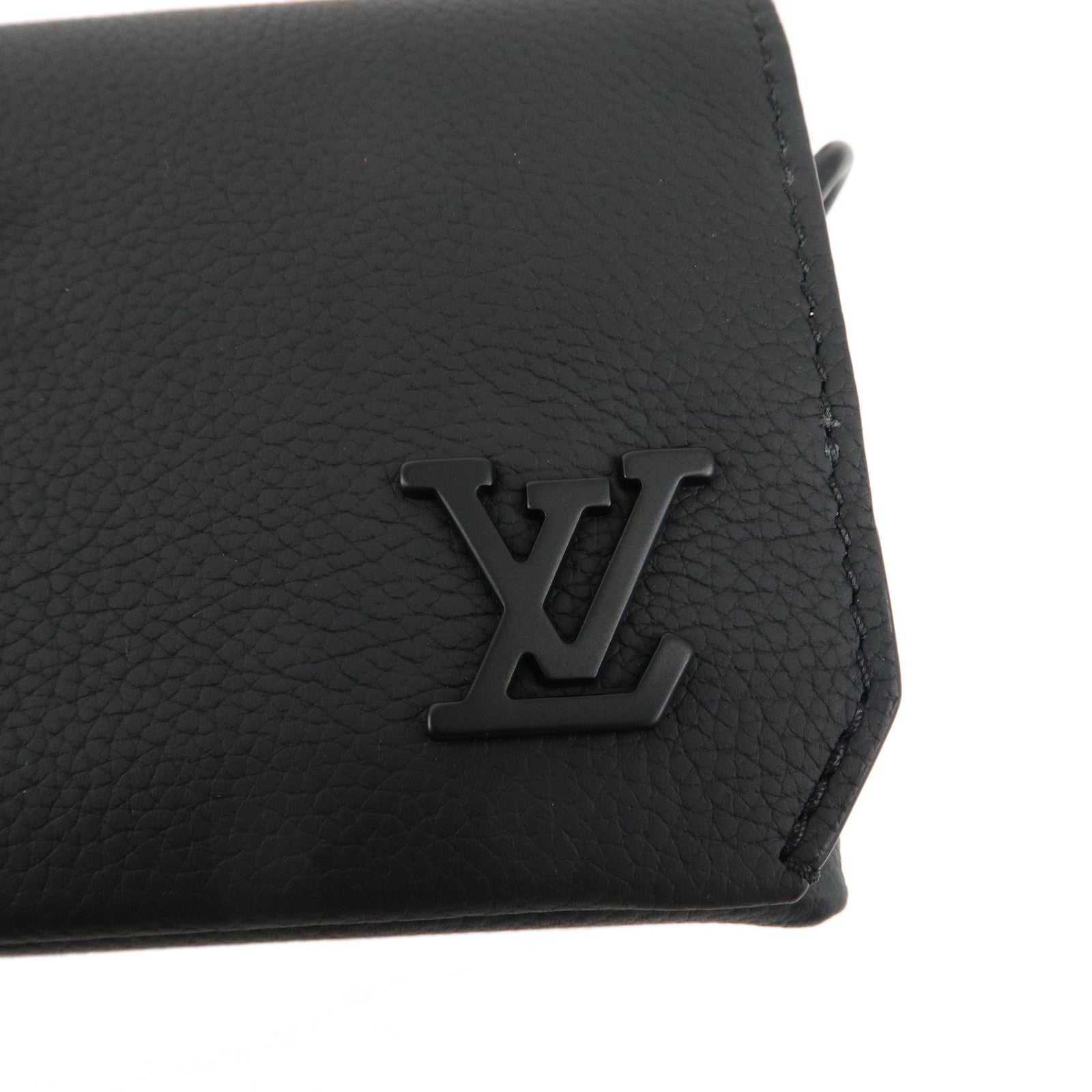 Louis Vuitton Aerogram Fastline Wearable Wallet Black M82085