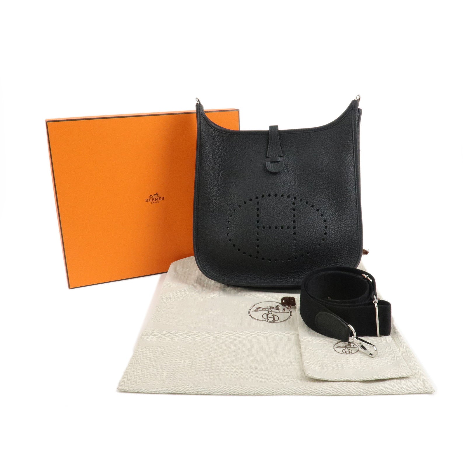 HERMES Taurillon Clemence Evelyen 3PM U Engraved Black