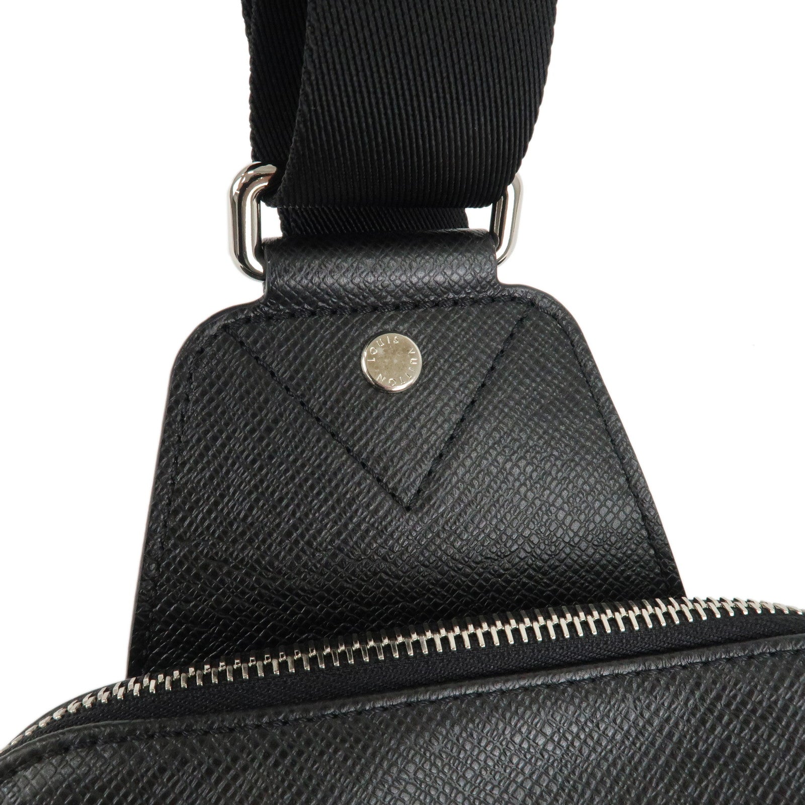 Louis Vuitton Taiga Avenue Sling Bag Shoulder Bag Noir M30443 Used