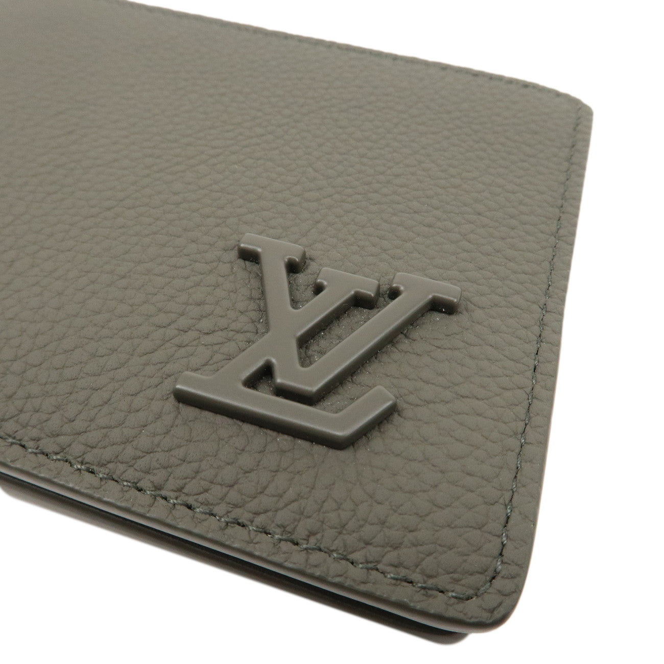 Louis Vuitton Aerogram Portefeuille Multiple Wallet Gray M81026