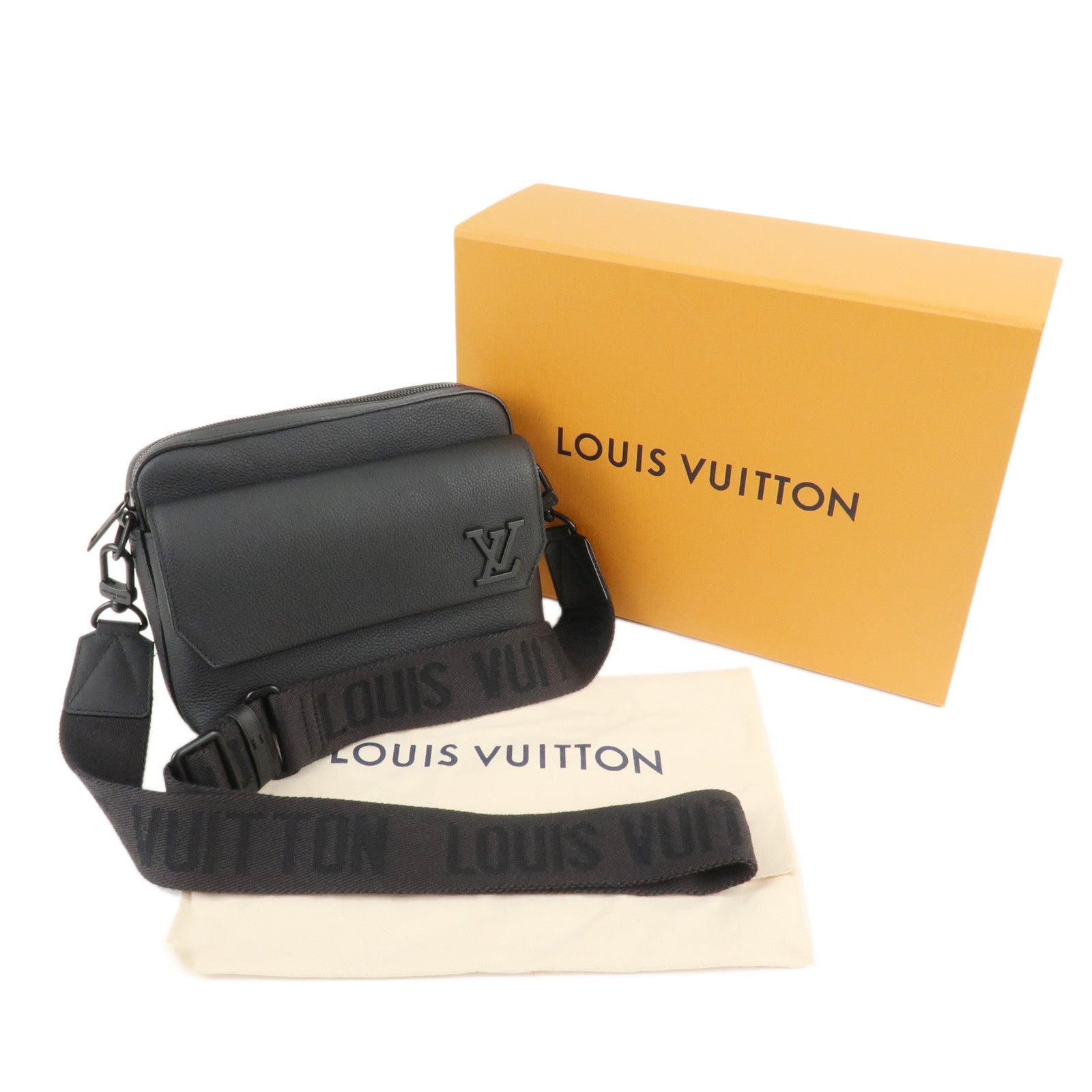 Louis Vuitton Aerogram Fastline Messenger Bag Noir M22482 Used