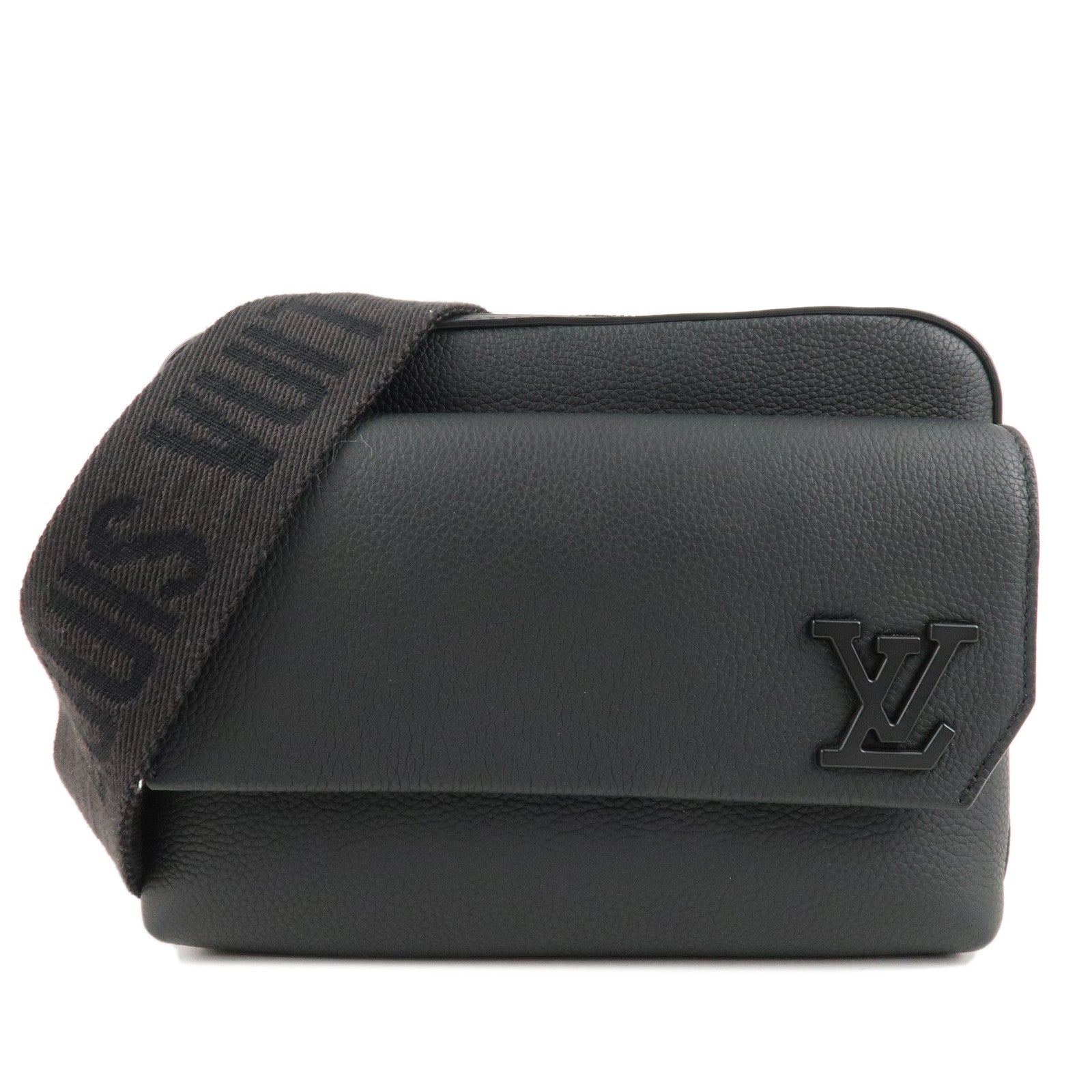 Louis-Vuitton-Aerogram-Fastline-Messenger-Bag-Noir-M22482