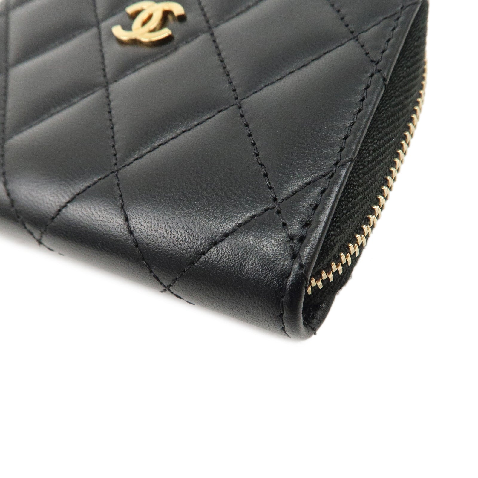 CHANEL Matelasse Caviar Skin Classic Zippy Coin Case AP0216