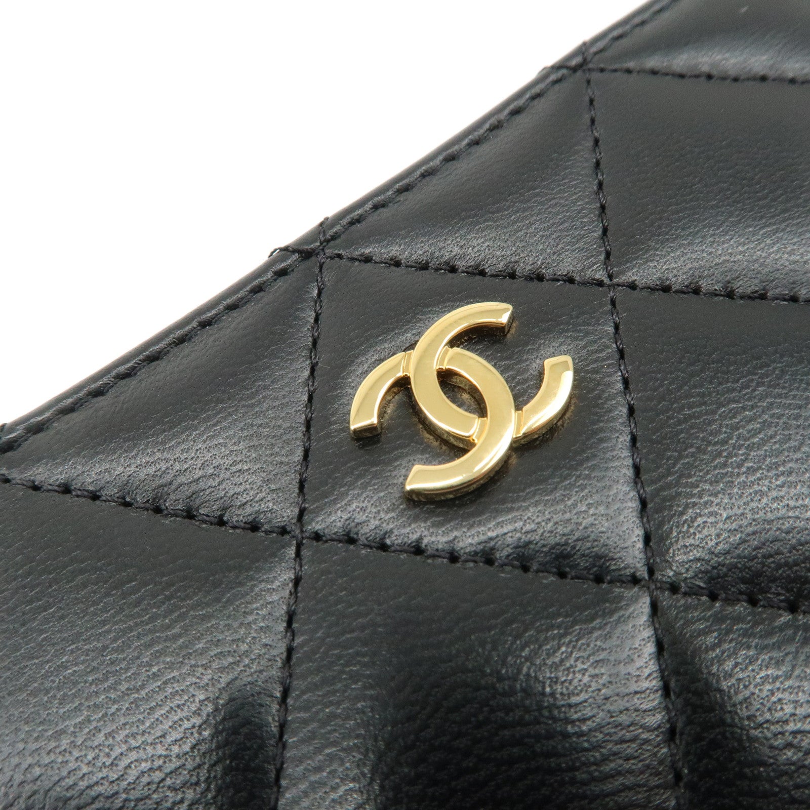 CHANEL Matelasse Caviar Skin Classic Zippy Coin Case AP0216