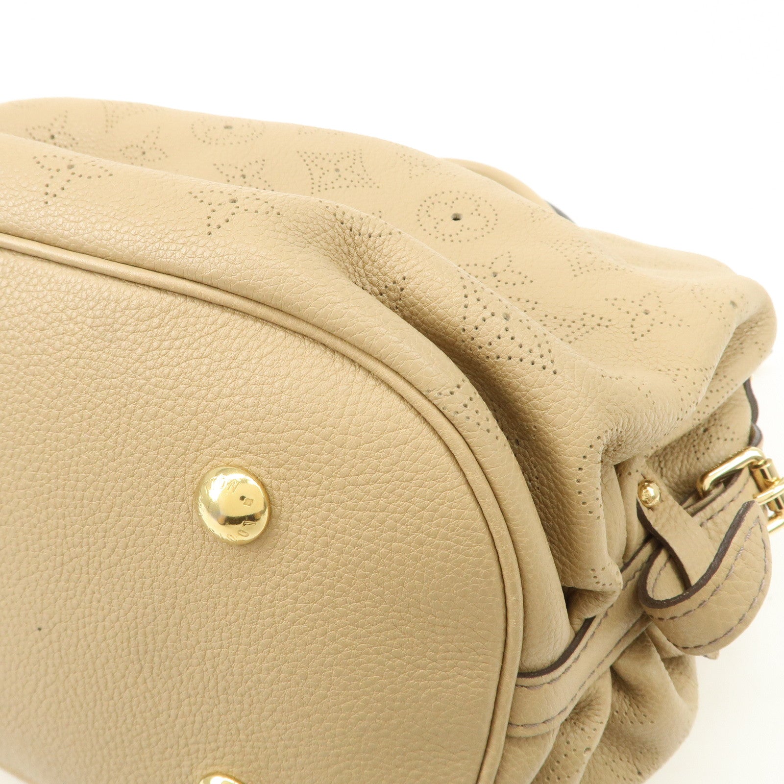 Louis Vuitton Monogram Mahina XL Shoudler Bag Beige M93978 Used