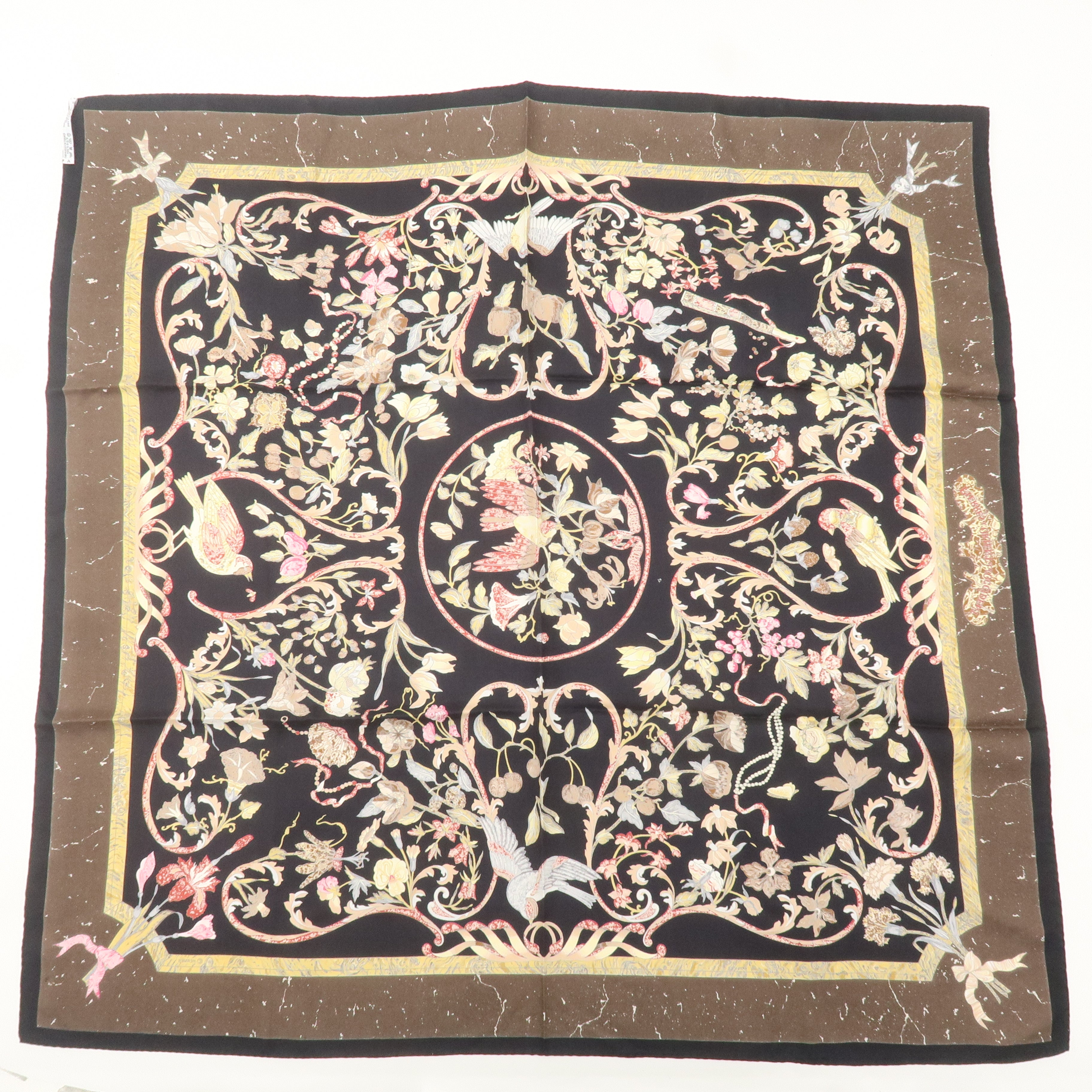 HERMES Carre 90 Silk 100% Scarf Pierres d
Orient et d
Occident