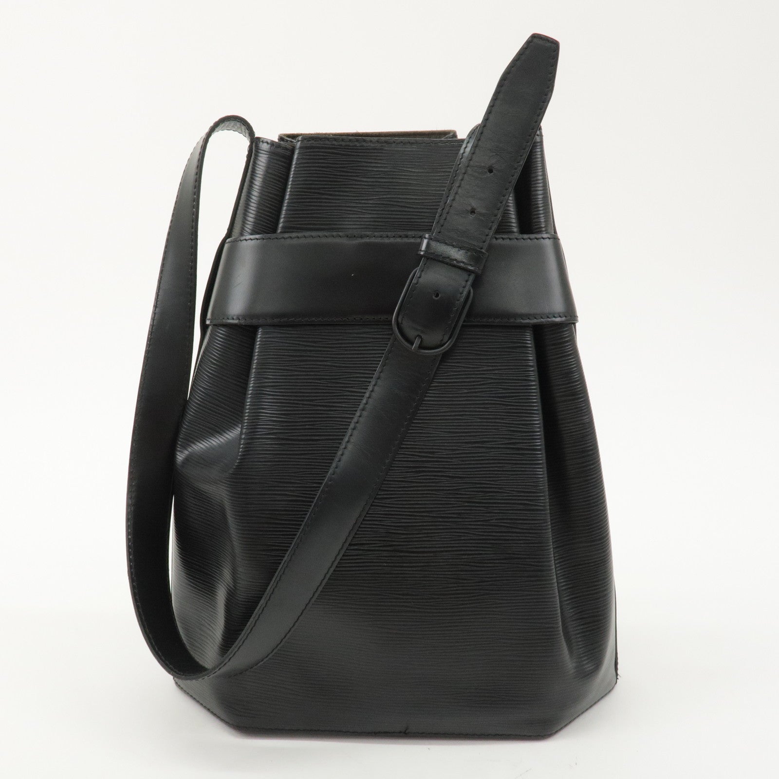 Louis Vuitton Epi Sac D
epaule PM Bucket Bag Black M80157