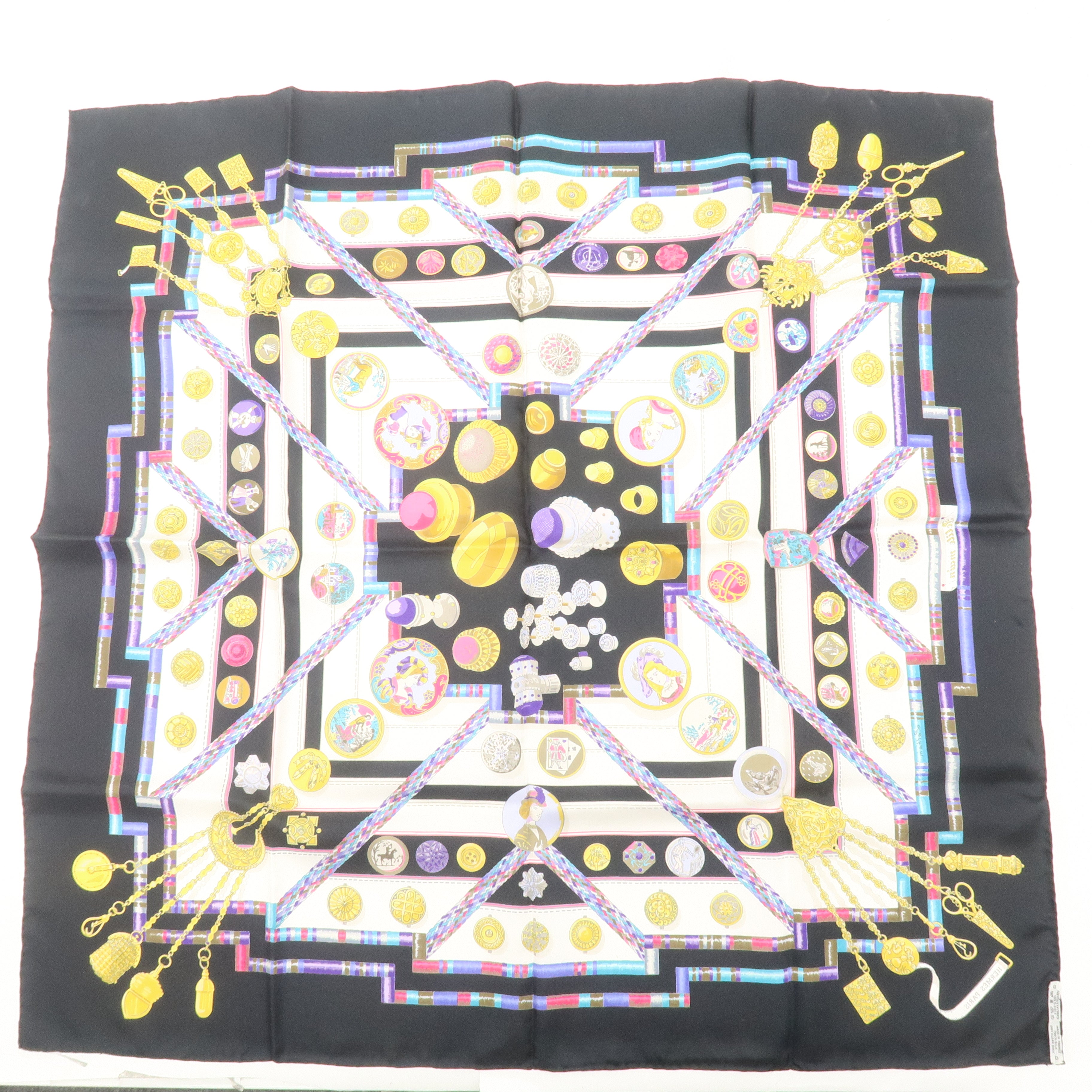 HERMES Carre 90 100% Silk Scarf Pelile Main Seamstress Print Black