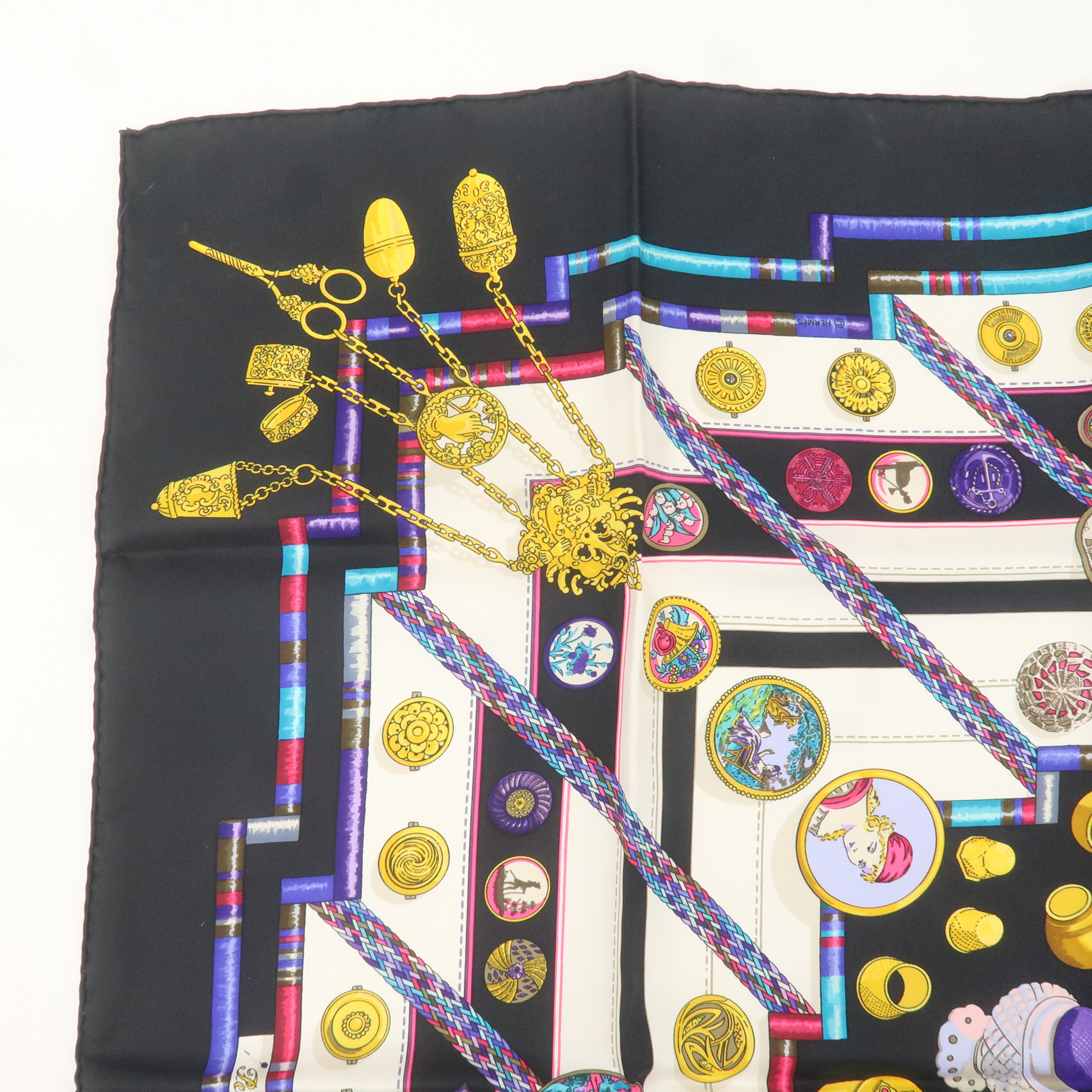 HERMES Carre 90 100% Silk Scarf Pelile Main Seamstress Print Black