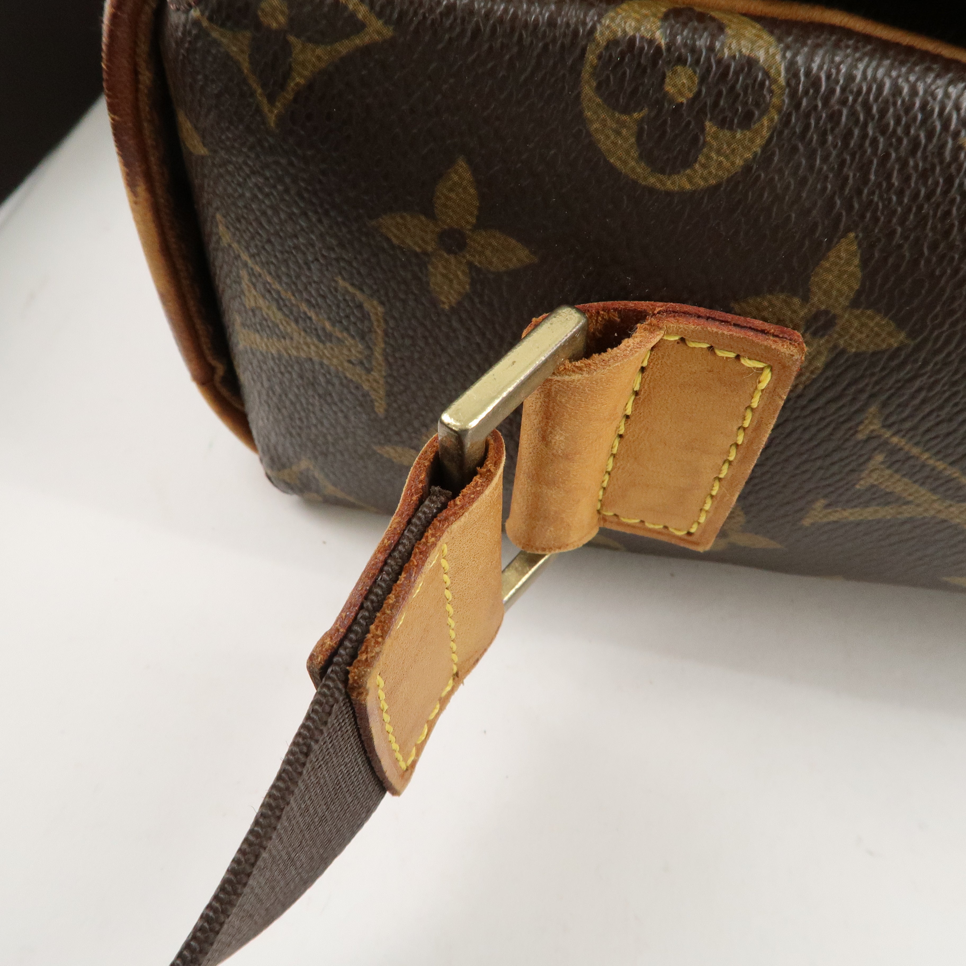 Louis Vuitton Monogram Abbesses Messenger Bag Hand Bag M45257