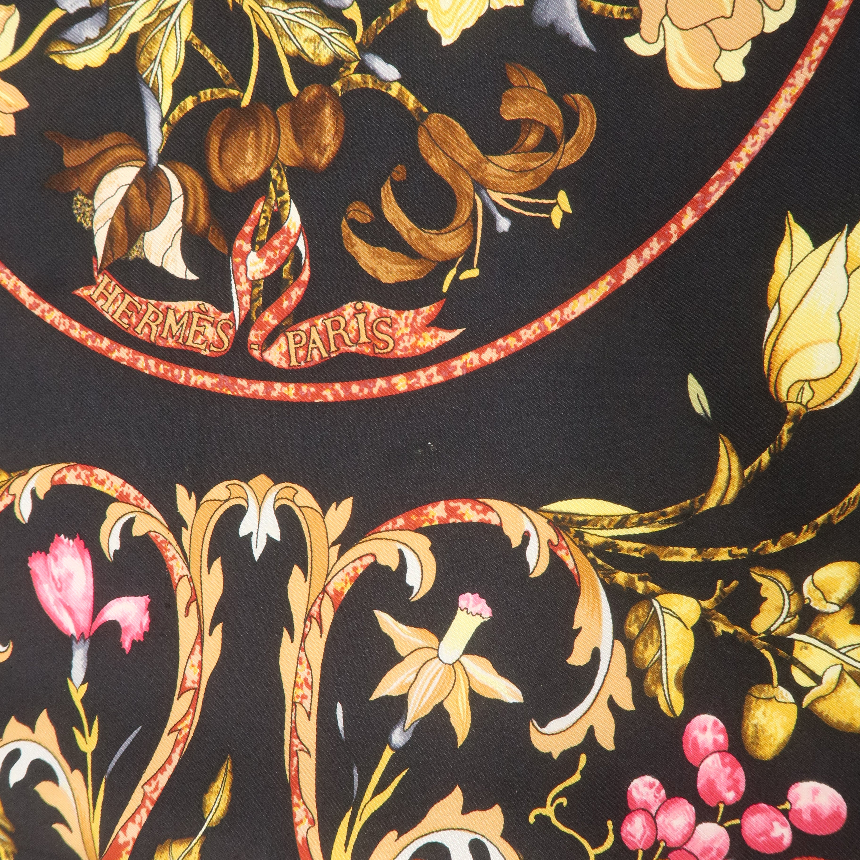 HERMES Carre 90 Silk 100% Scarf Pierres d
Orient et d
Occident