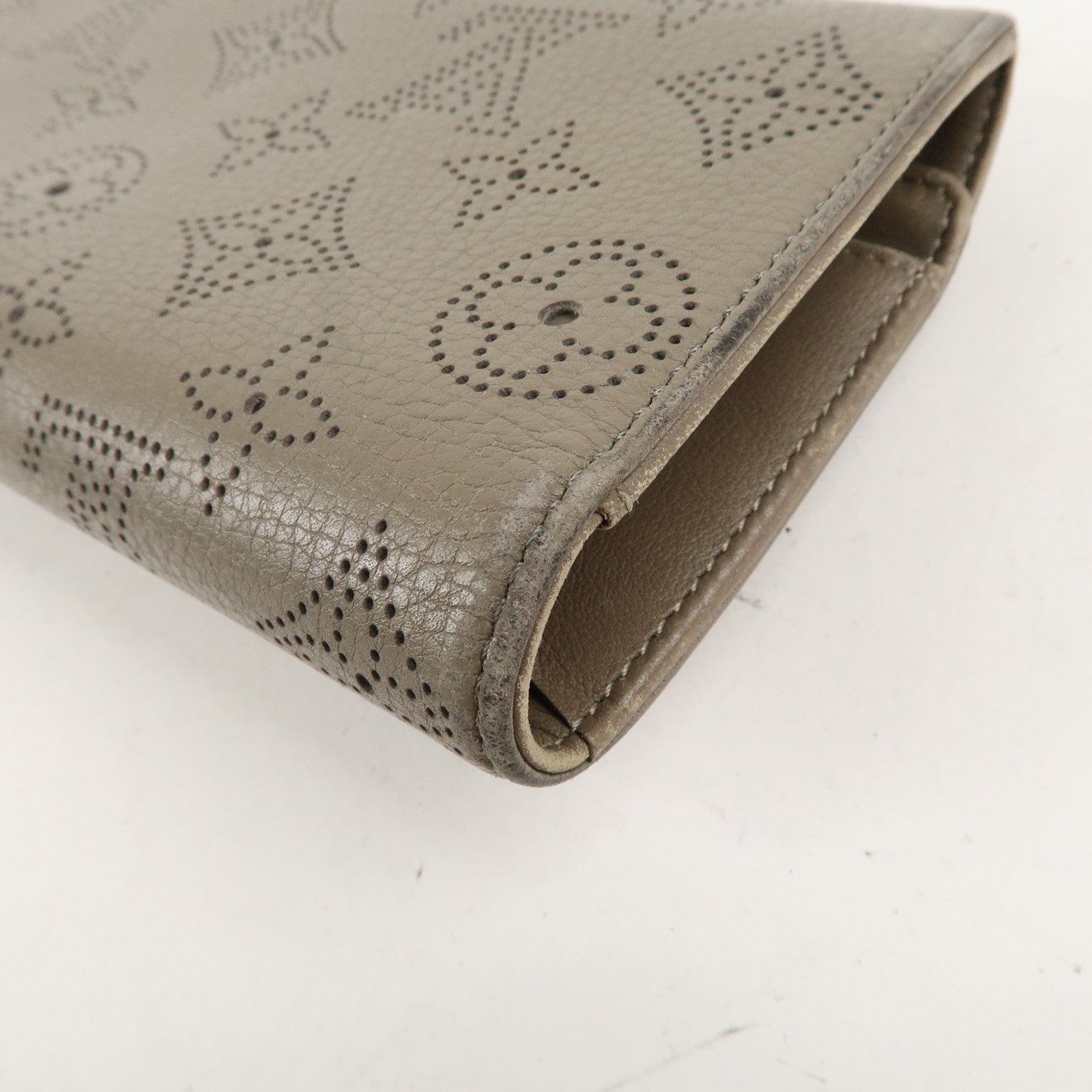 Louis Vuitton Monogram Mahina Portefeuille Amelia Taupe M93761