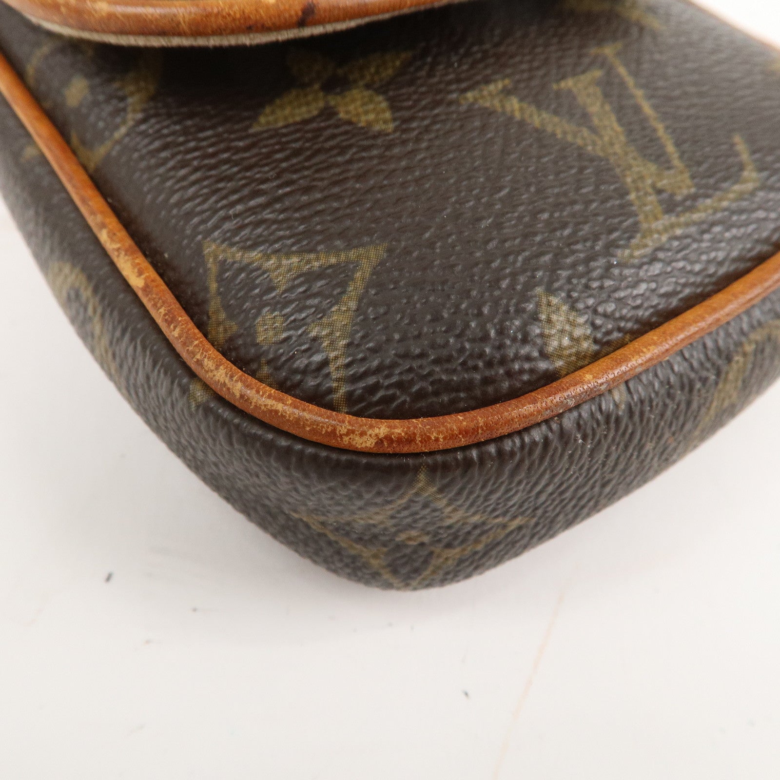 Louis Vuitton Monogram Pochette Cancun Shoulder Bag M60018