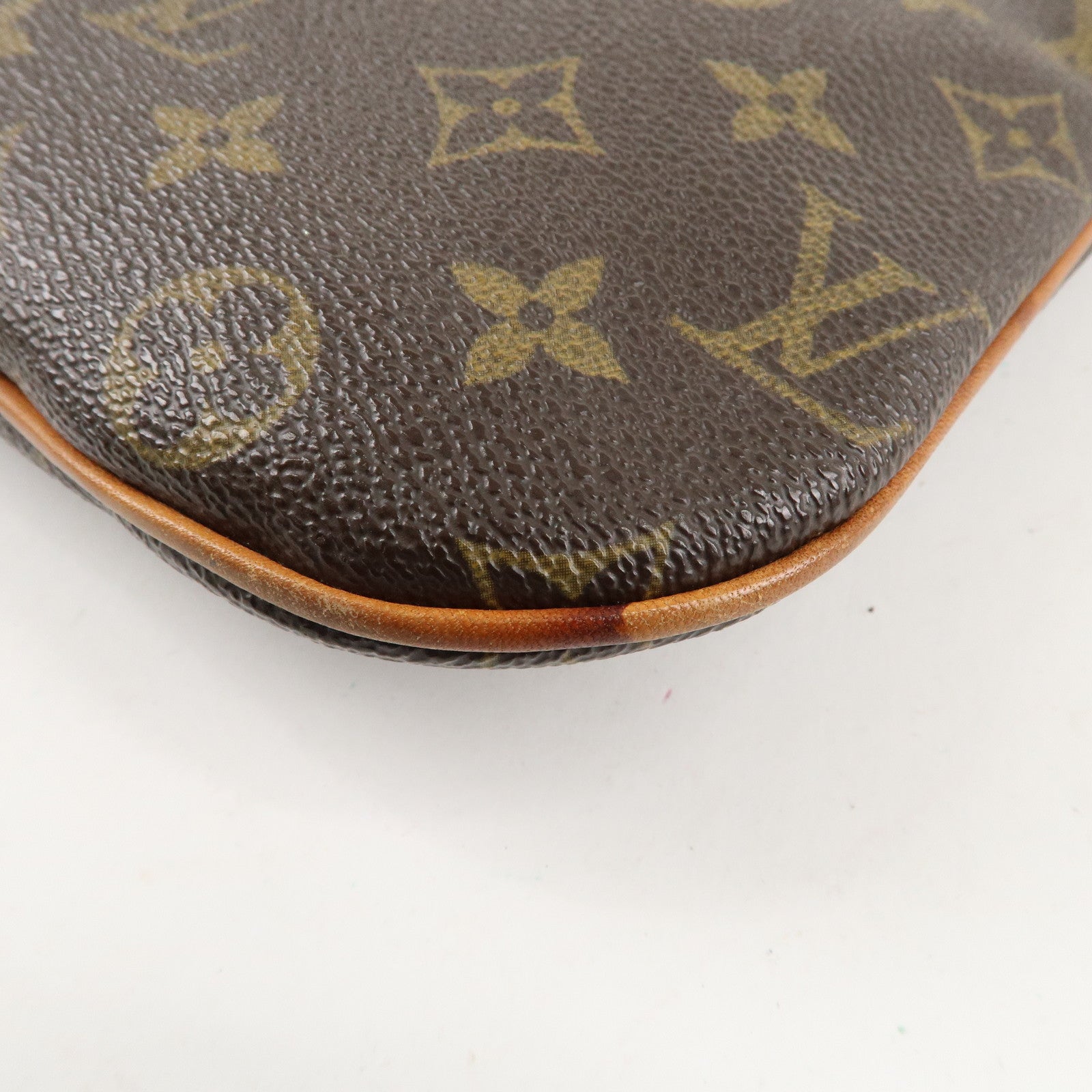 Louis Vuitton Monogram Pochette Bosphore Shoulder Bag M40044