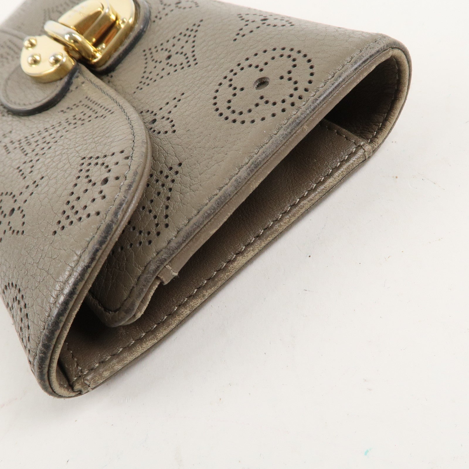 Louis Vuitton Monogram Mahina Portefeuille Amelia Taupe M93761