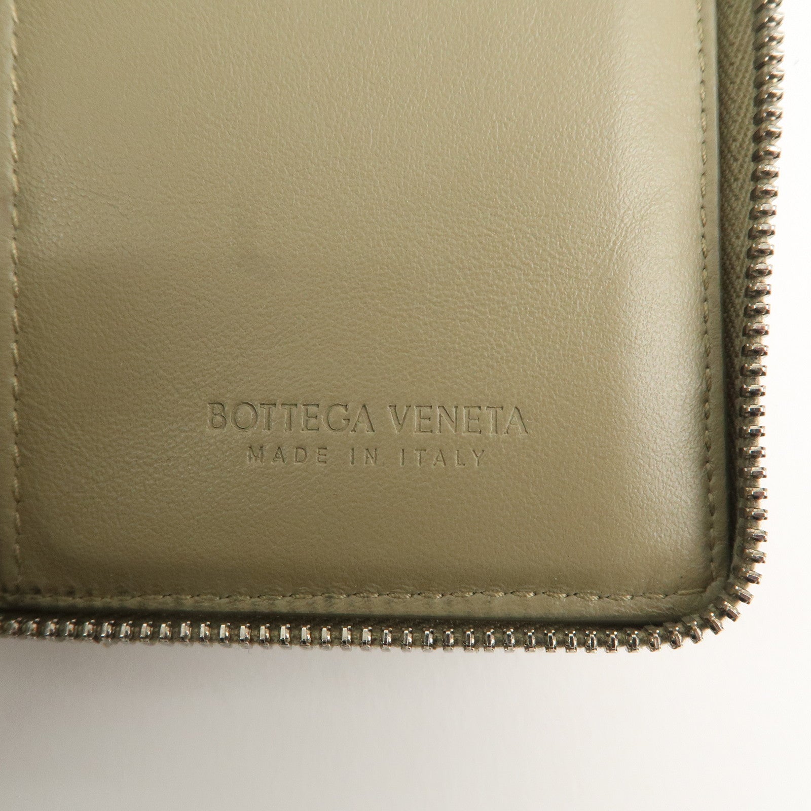 BOTTEGA VENETA Maxi Intrecciato Leather Round Zipper Wallet Kahki