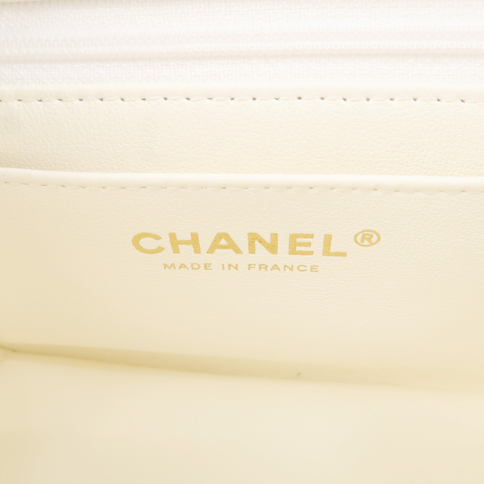 CHANEL Chocolate Bar Mini Matelasse Lamb Skin Shoulder Bag White