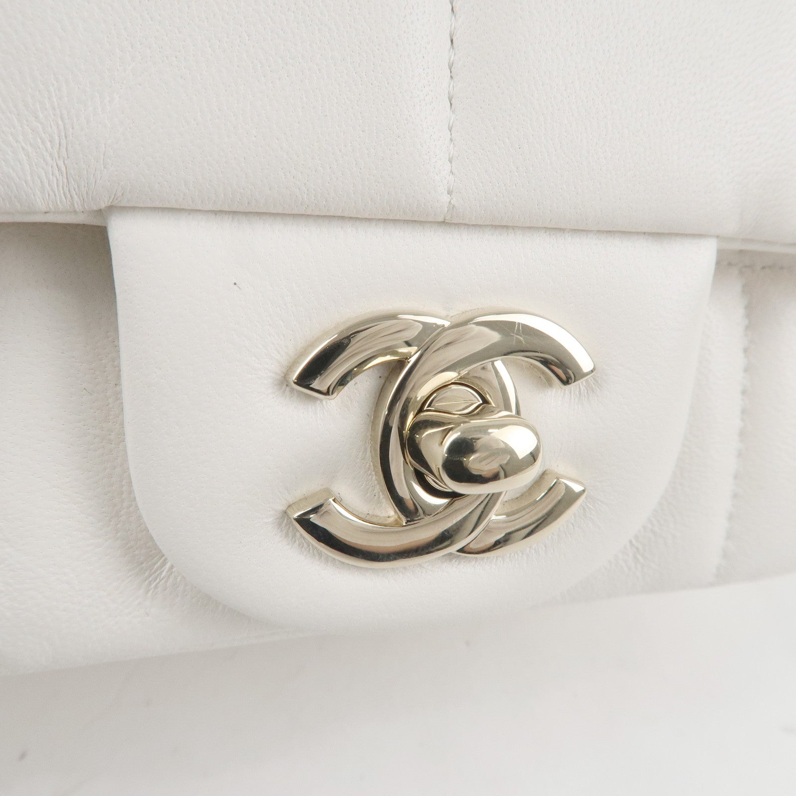 CHANEL Chocolate Bar Mini Matelasse Lamb Skin Shoulder Bag White