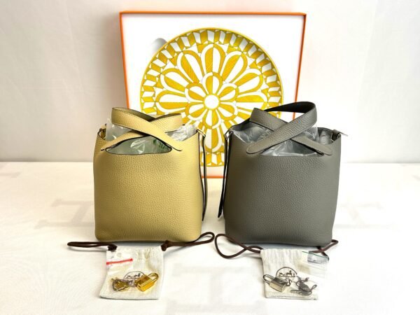 Hermès Beige de Weimar Taurillon Clemence Picotin Lock 18 with Palladium Hardware.