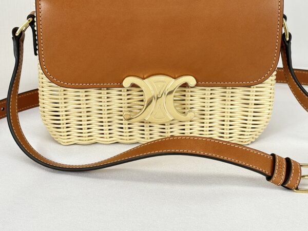 CELINE Teen Triomphe Bag in Wicker and Natural Calfskin.