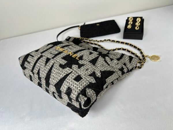 Chanel 24A Tweed Small Size 22